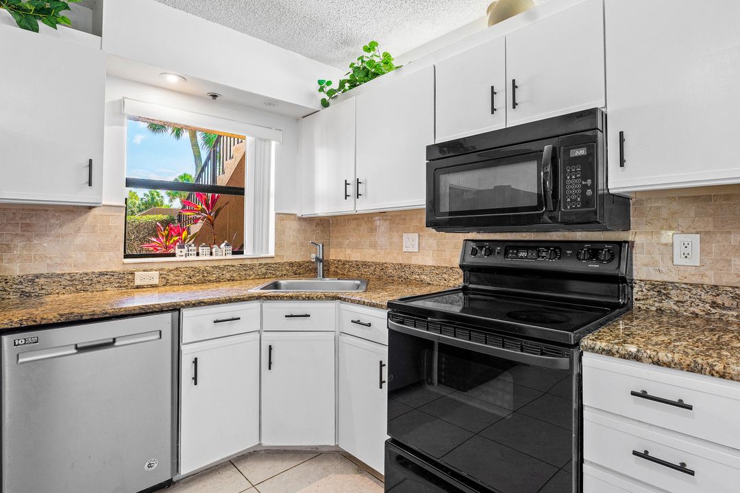 En Venta: $325,000 (2 camas, 2 baños, 1128 Pies cuadrados)