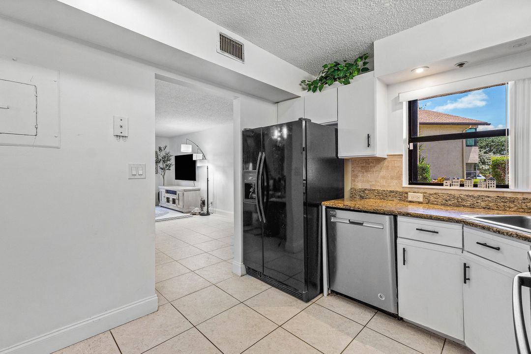 En Venta: $325,000 (2 camas, 2 baños, 1128 Pies cuadrados)