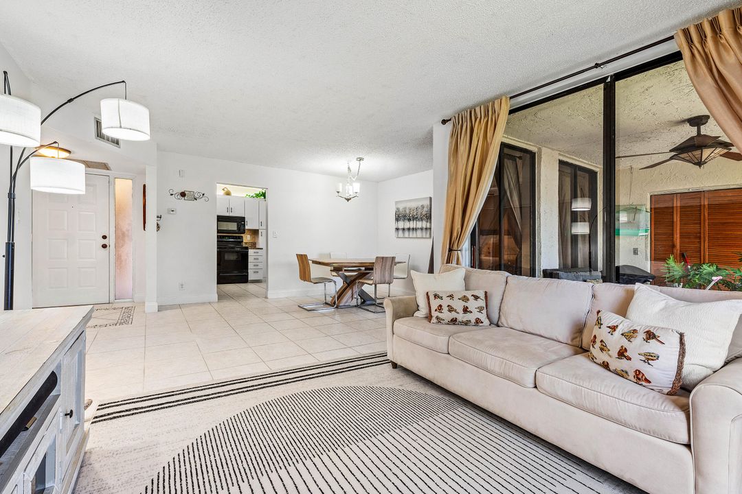 En Venta: $325,000 (2 camas, 2 baños, 1128 Pies cuadrados)