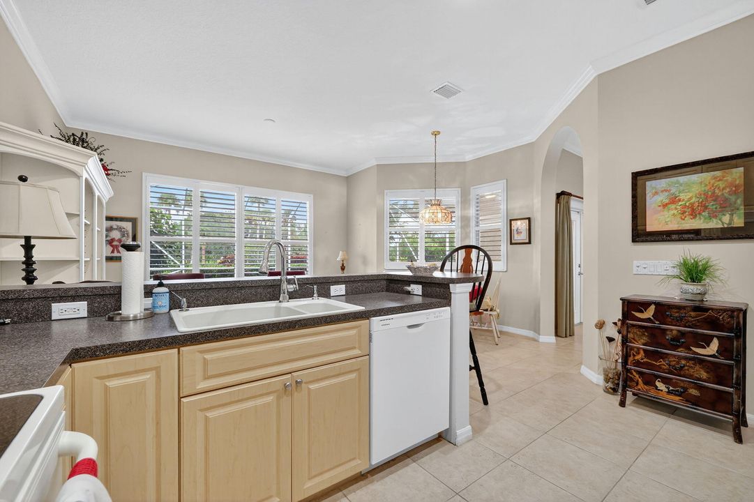 For Sale: $875,000 (2 beds, 2 baths, 1817 Square Feet)