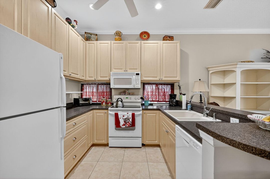 For Sale: $875,000 (2 beds, 2 baths, 1817 Square Feet)