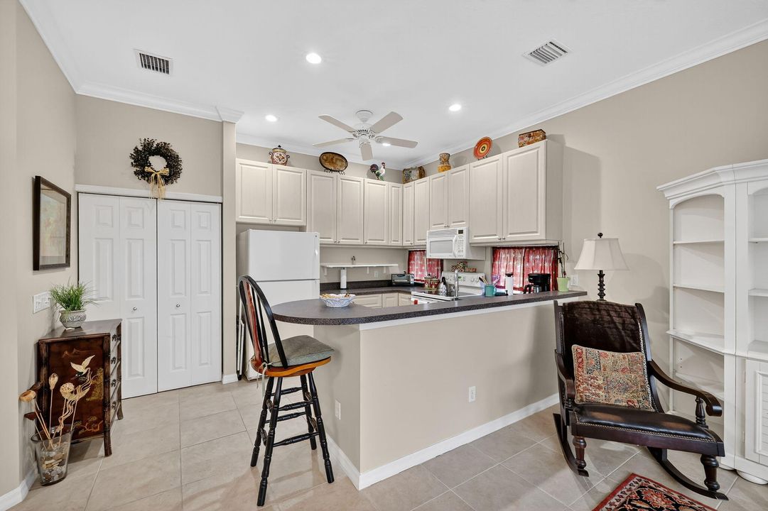 For Sale: $875,000 (2 beds, 2 baths, 1817 Square Feet)