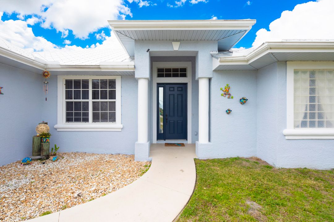 For Sale: $530,000 (4 beds, 2 baths, 2369 Square Feet)