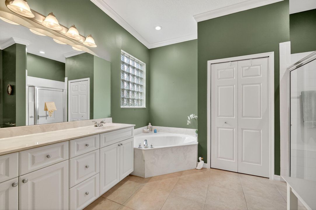 For Sale: $875,000 (2 beds, 2 baths, 1817 Square Feet)