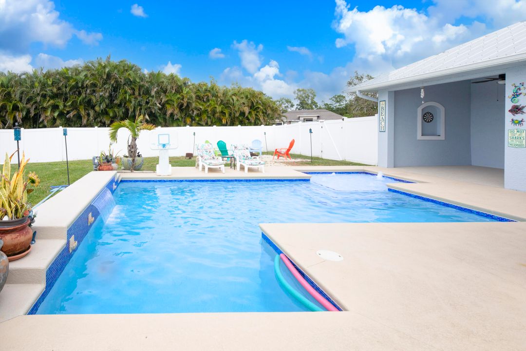 For Sale: $530,000 (4 beds, 2 baths, 2369 Square Feet)