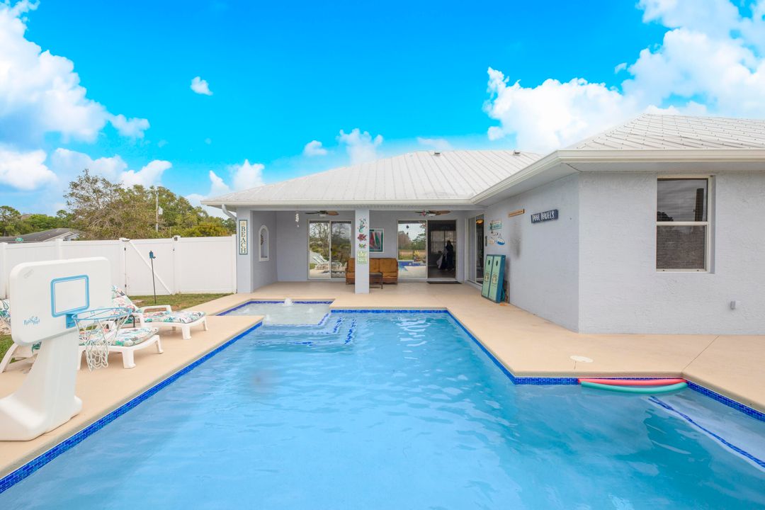 For Sale: $530,000 (4 beds, 2 baths, 2369 Square Feet)