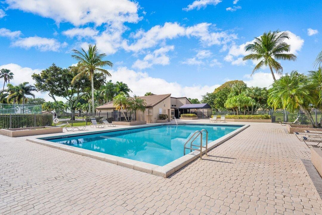 En Venta: $325,000 (2 camas, 2 baños, 1128 Pies cuadrados)