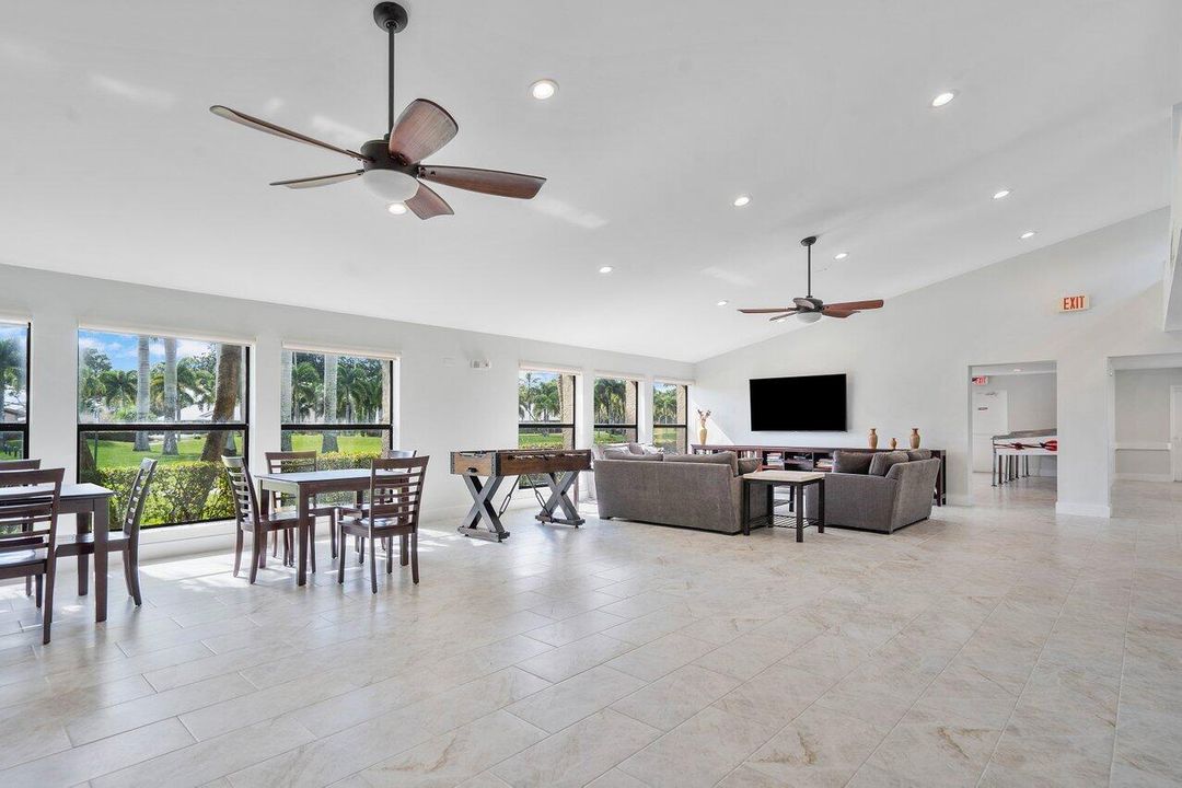 En Venta: $325,000 (2 camas, 2 baños, 1128 Pies cuadrados)