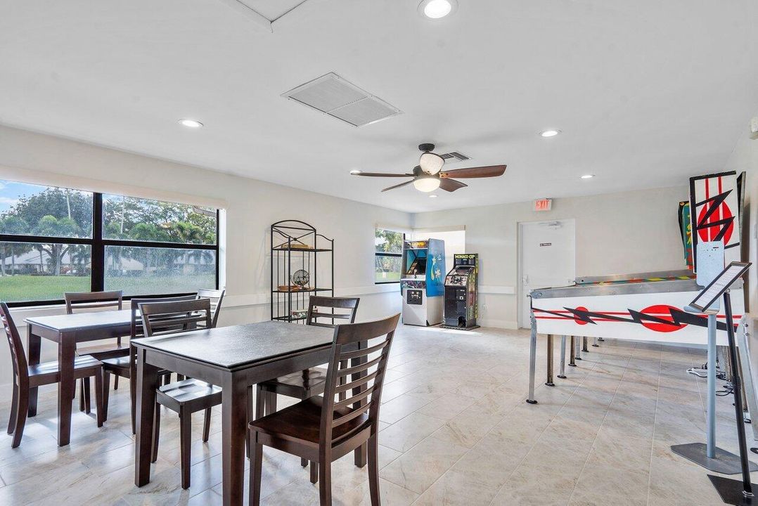 En Venta: $325,000 (2 camas, 2 baños, 1128 Pies cuadrados)