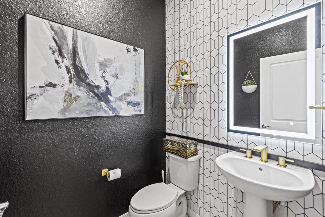 En Venta: $575,000 (4 camas, 2 baños, 2339 Pies cuadrados)