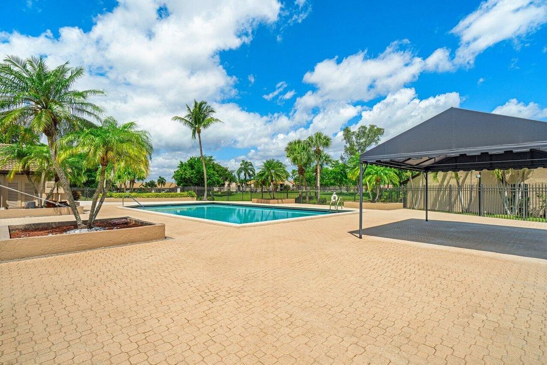 En Venta: $325,000 (2 camas, 2 baños, 1128 Pies cuadrados)