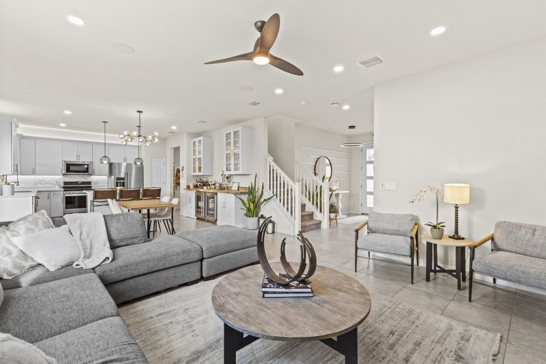 En Venta: $575,000 (4 camas, 2 baños, 2339 Pies cuadrados)