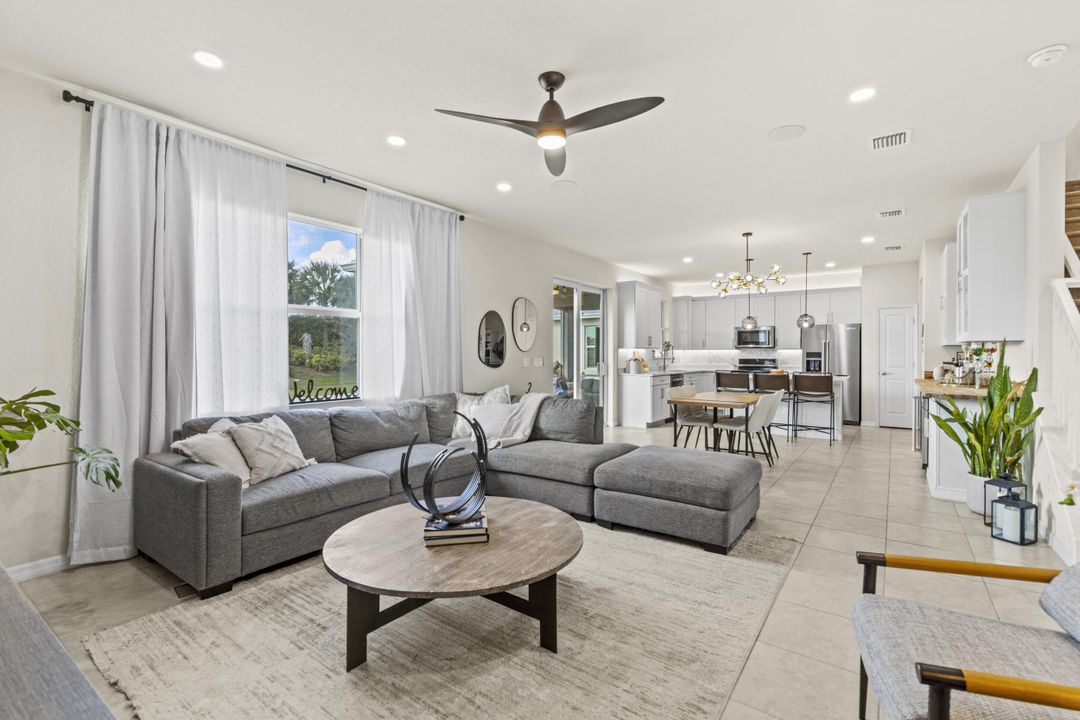 En Venta: $575,000 (4 camas, 2 baños, 2339 Pies cuadrados)