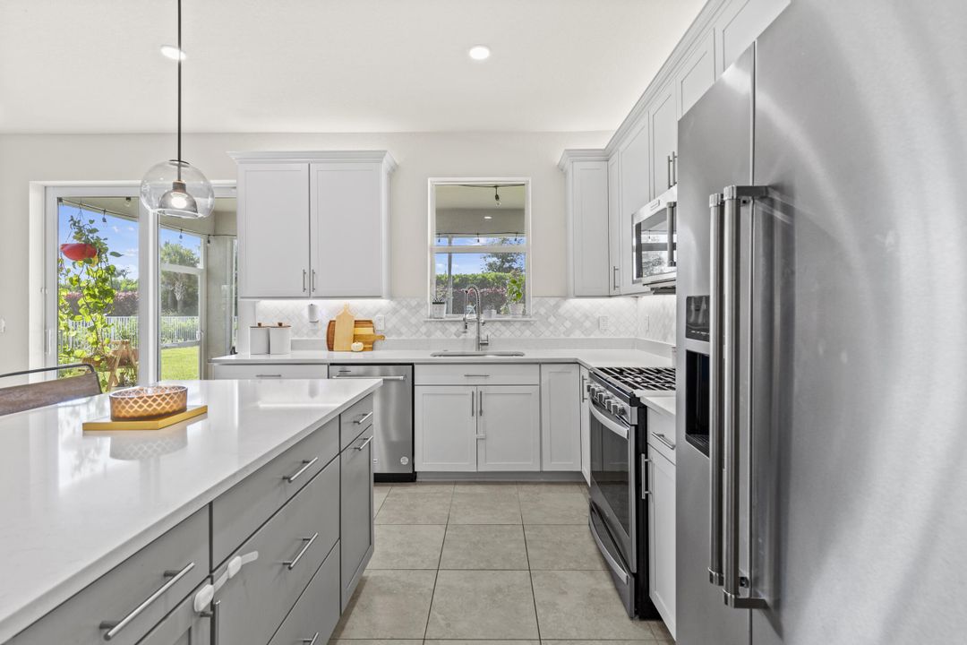 En Venta: $575,000 (4 camas, 2 baños, 2339 Pies cuadrados)