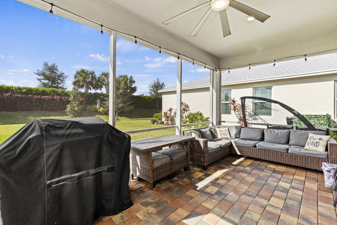 En Venta: $575,000 (4 camas, 2 baños, 2339 Pies cuadrados)