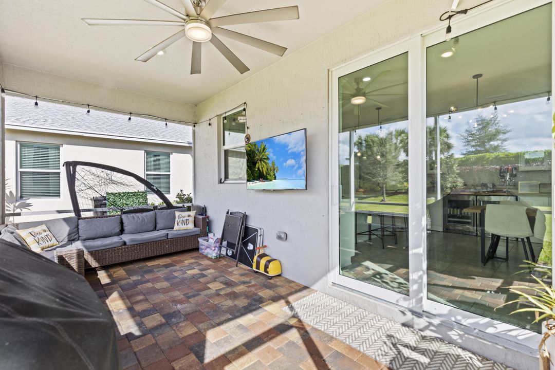 En Venta: $575,000 (4 camas, 2 baños, 2339 Pies cuadrados)