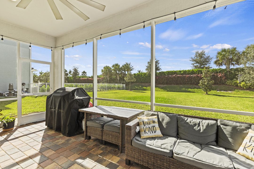 En Venta: $575,000 (4 camas, 2 baños, 2339 Pies cuadrados)