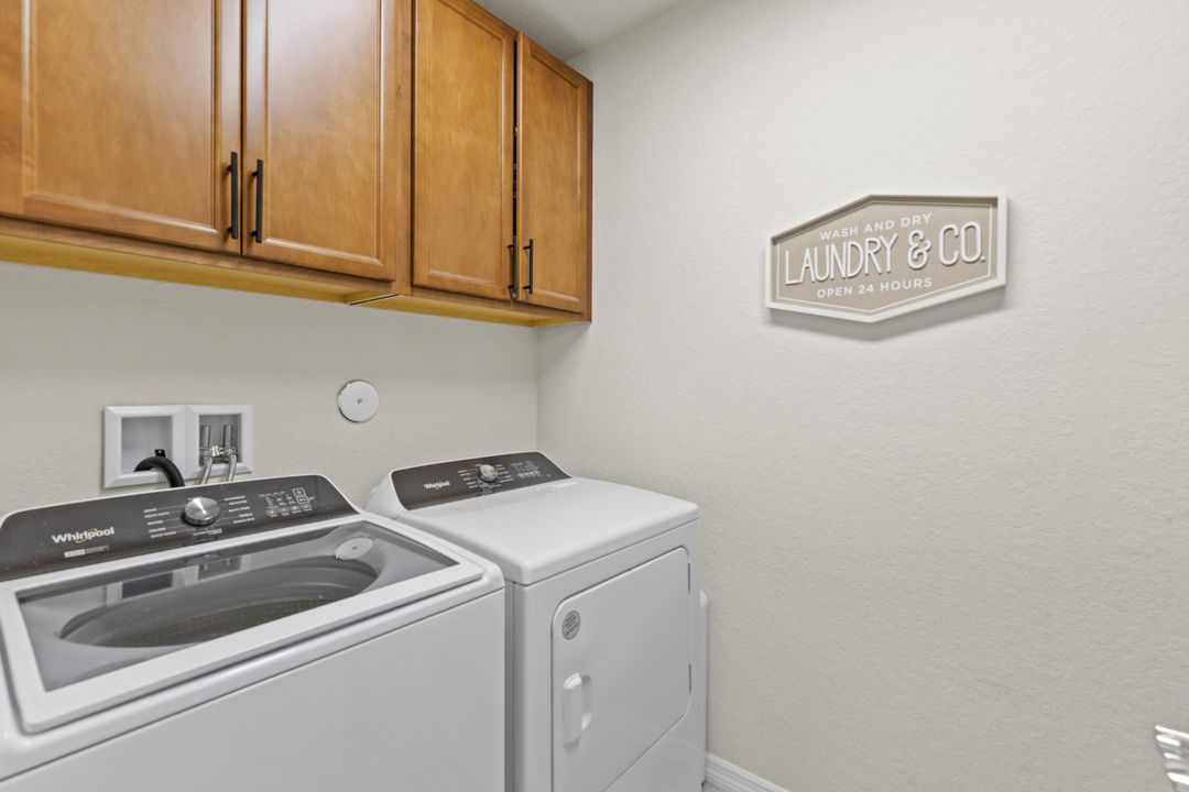 En Venta: $575,000 (4 camas, 2 baños, 2339 Pies cuadrados)