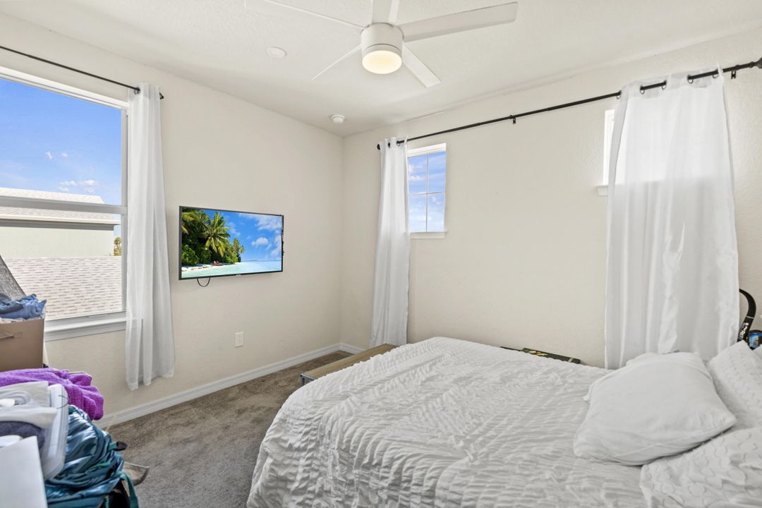 En Venta: $575,000 (4 camas, 2 baños, 2339 Pies cuadrados)