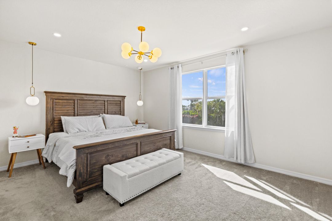 En Venta: $575,000 (4 camas, 2 baños, 2339 Pies cuadrados)