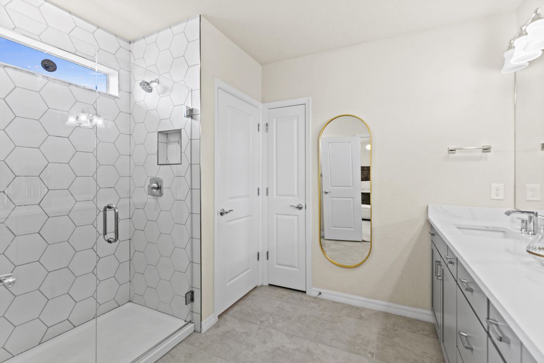 En Venta: $575,000 (4 camas, 2 baños, 2339 Pies cuadrados)