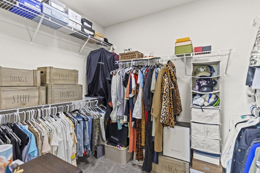 En Venta: $575,000 (4 camas, 2 baños, 2339 Pies cuadrados)