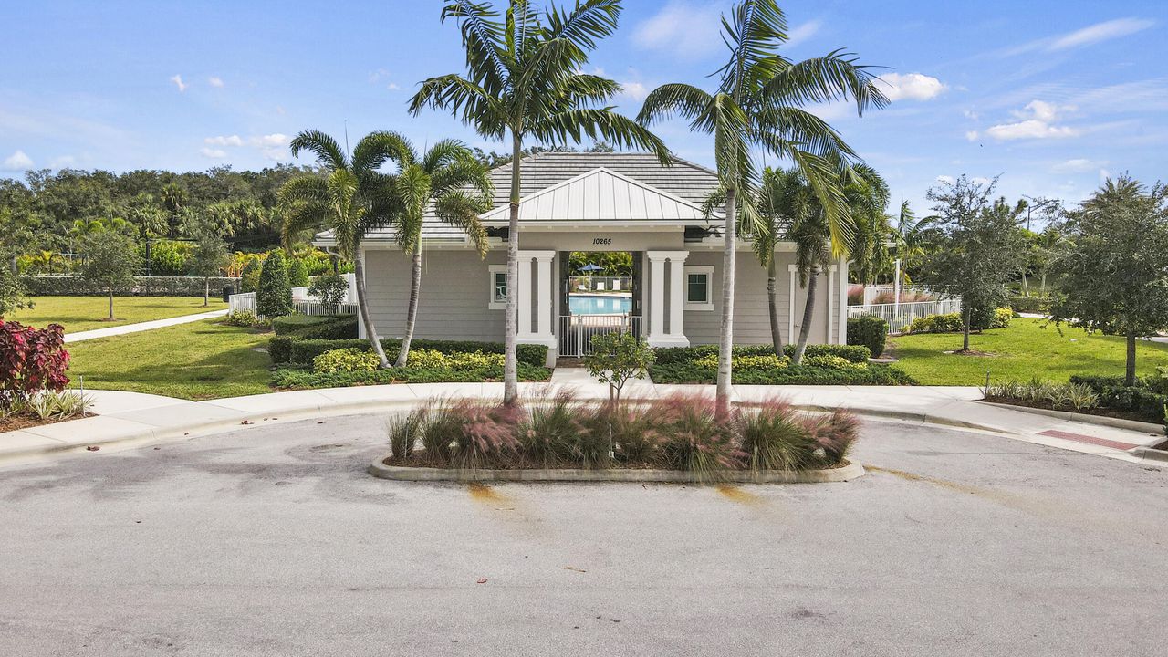 En Venta: $575,000 (4 camas, 2 baños, 2339 Pies cuadrados)