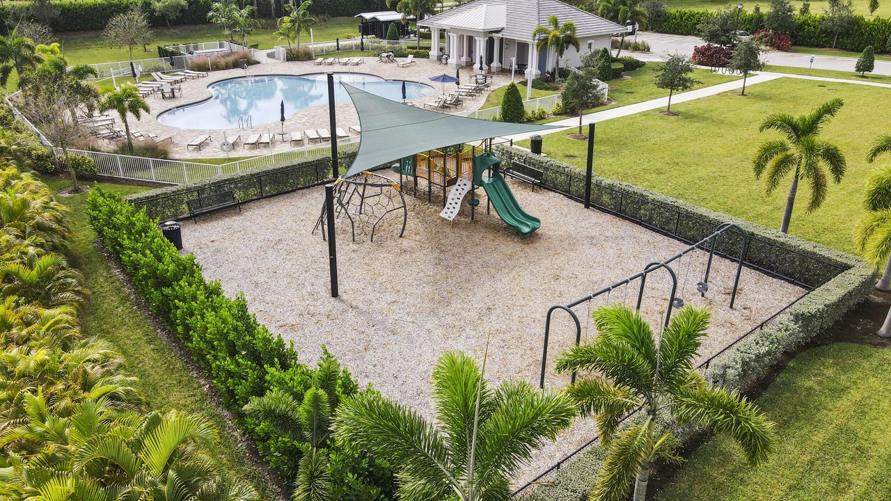 En Venta: $575,000 (4 camas, 2 baños, 2339 Pies cuadrados)