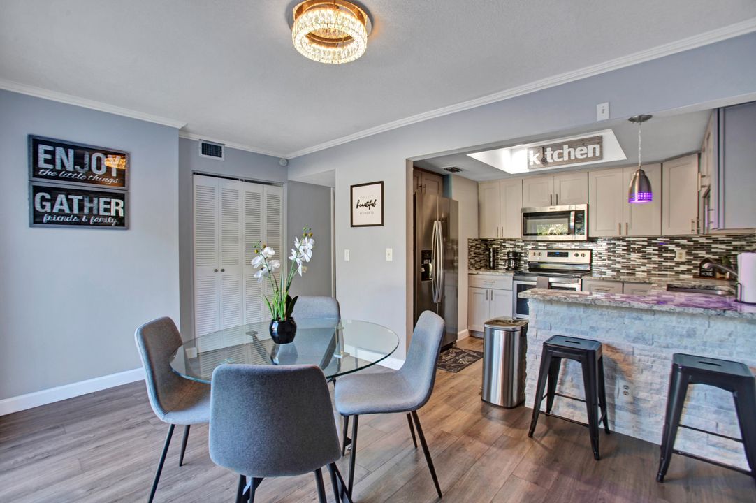 待售: $299,999 (2 贝兹, 1 浴室, 1240 平方英尺)