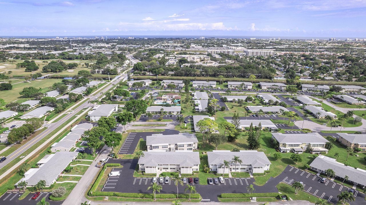 На продажу: $295,000 (2 спален, 2 ванн, 1167 Квадратных фут)