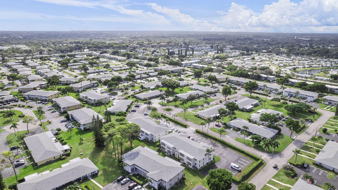 На продажу: $295,000 (2 спален, 2 ванн, 1167 Квадратных фут)