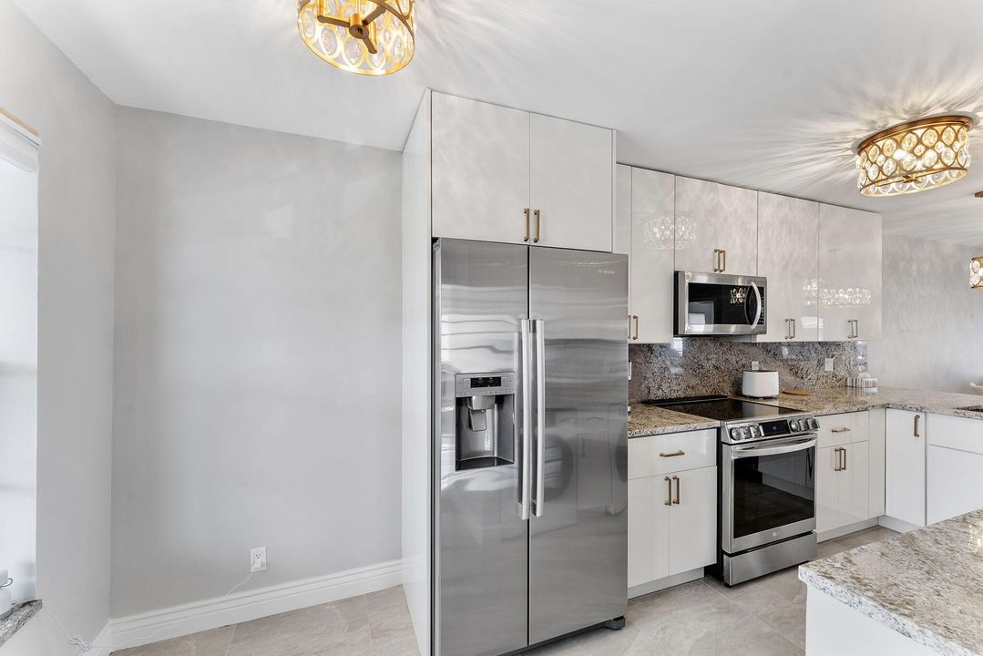 На продажу: $295,000 (2 спален, 2 ванн, 1167 Квадратных фут)