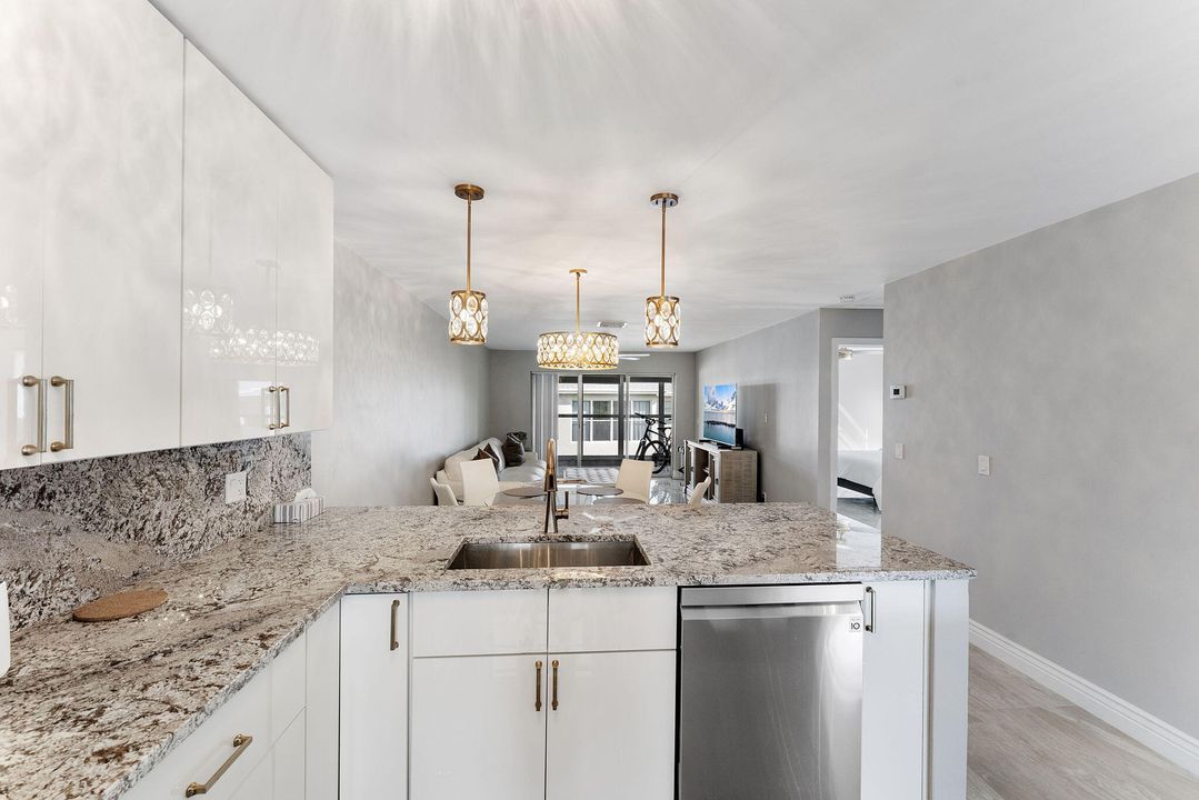 На продажу: $295,000 (2 спален, 2 ванн, 1167 Квадратных фут)