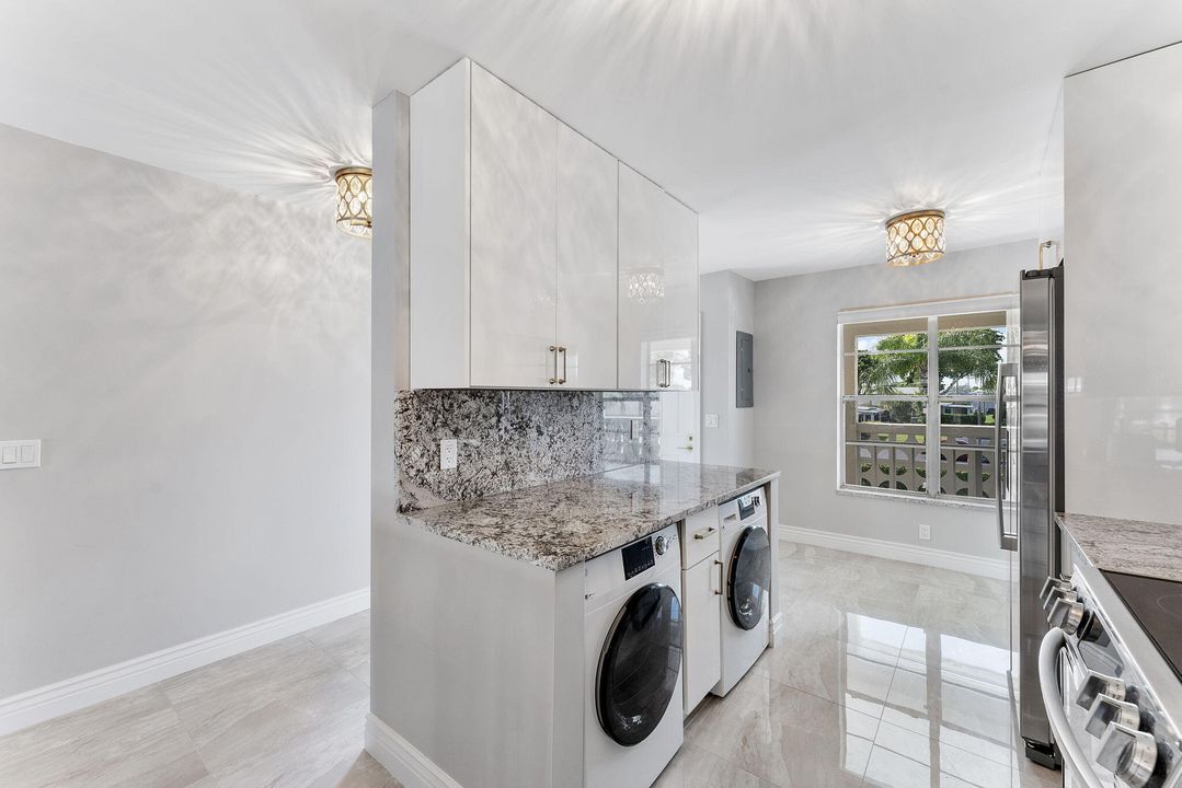 На продажу: $295,000 (2 спален, 2 ванн, 1167 Квадратных фут)