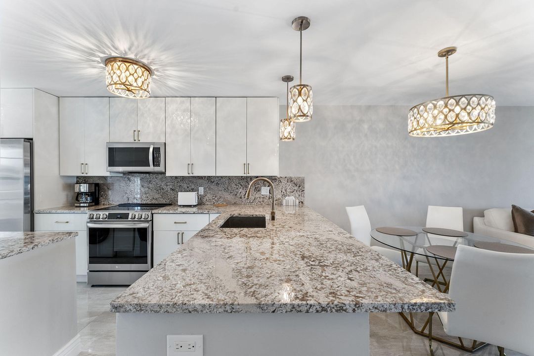 На продажу: $295,000 (2 спален, 2 ванн, 1167 Квадратных фут)