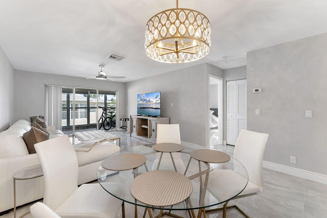 На продажу: $295,000 (2 спален, 2 ванн, 1167 Квадратных фут)