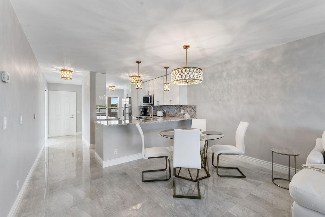 На продажу: $295,000 (2 спален, 2 ванн, 1167 Квадратных фут)