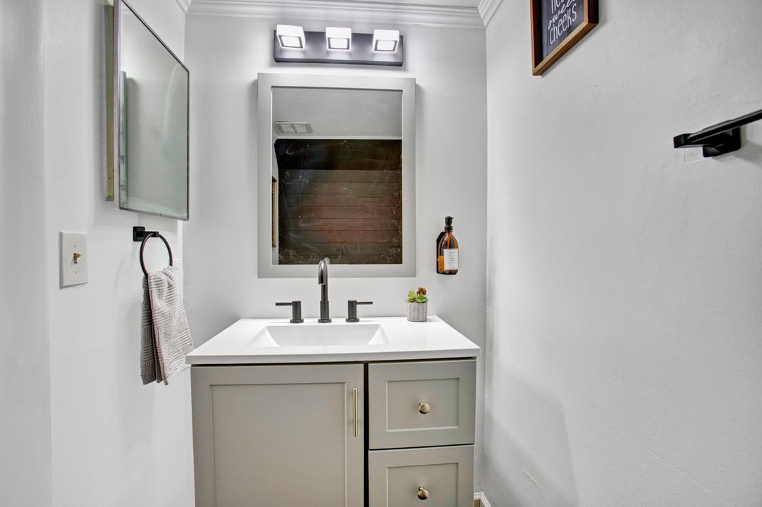 待售: $299,999 (2 贝兹, 1 浴室, 1240 平方英尺)