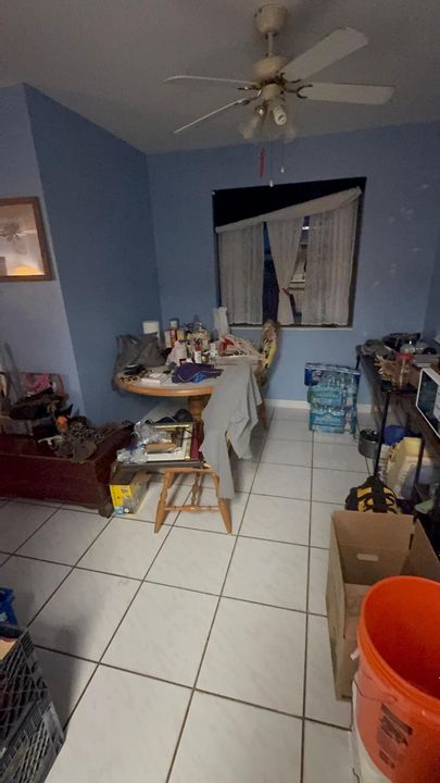 Active With Contract: $239,000 (2 beds, 1 baths, 985 Square Feet)