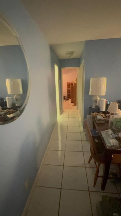 Active With Contract: $239,000 (2 beds, 1 baths, 985 Square Feet)