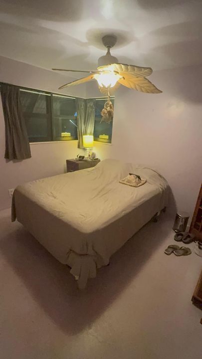 Active With Contract: $239,000 (2 beds, 1 baths, 985 Square Feet)