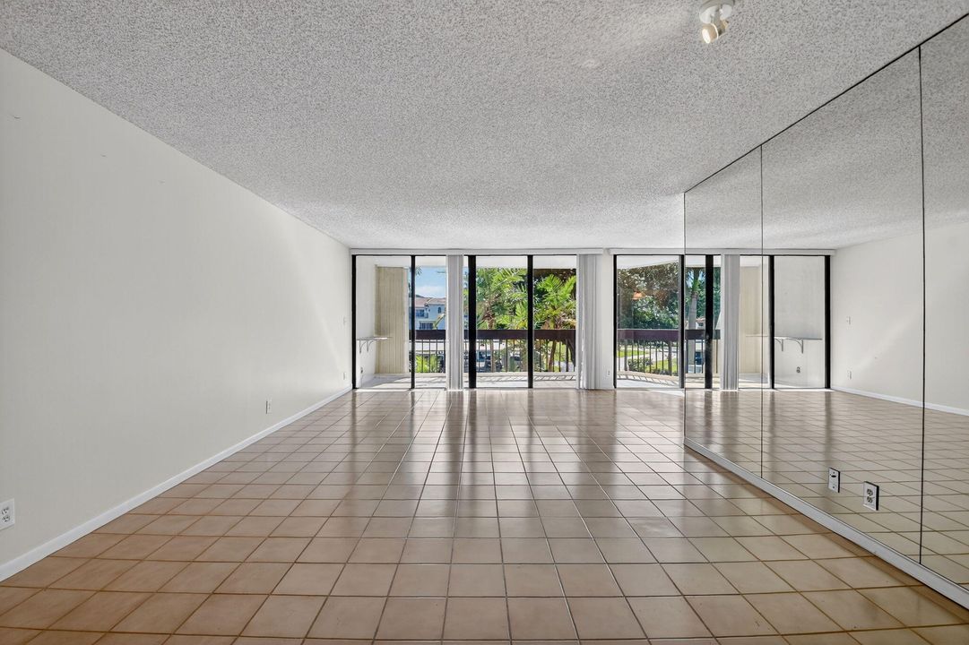 For Sale: $199,000 (2 beds, 2 baths, 1206 Square Feet)