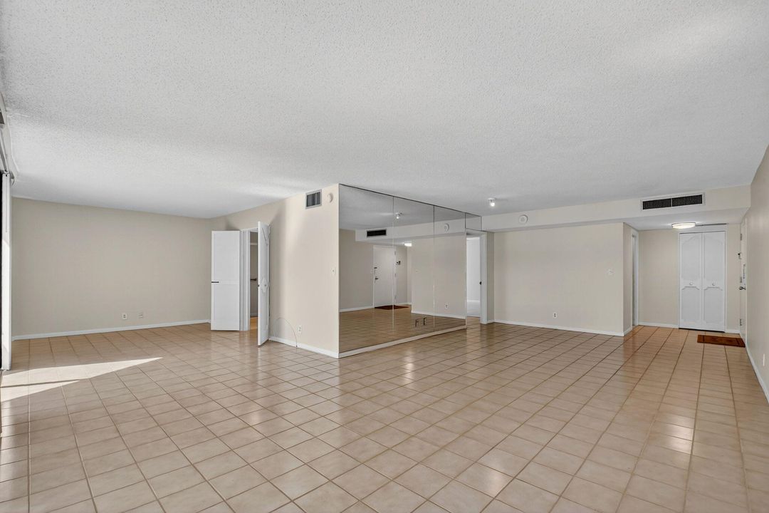 For Sale: $199,000 (2 beds, 2 baths, 1206 Square Feet)