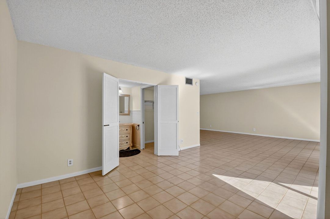 For Sale: $199,000 (2 beds, 2 baths, 1206 Square Feet)