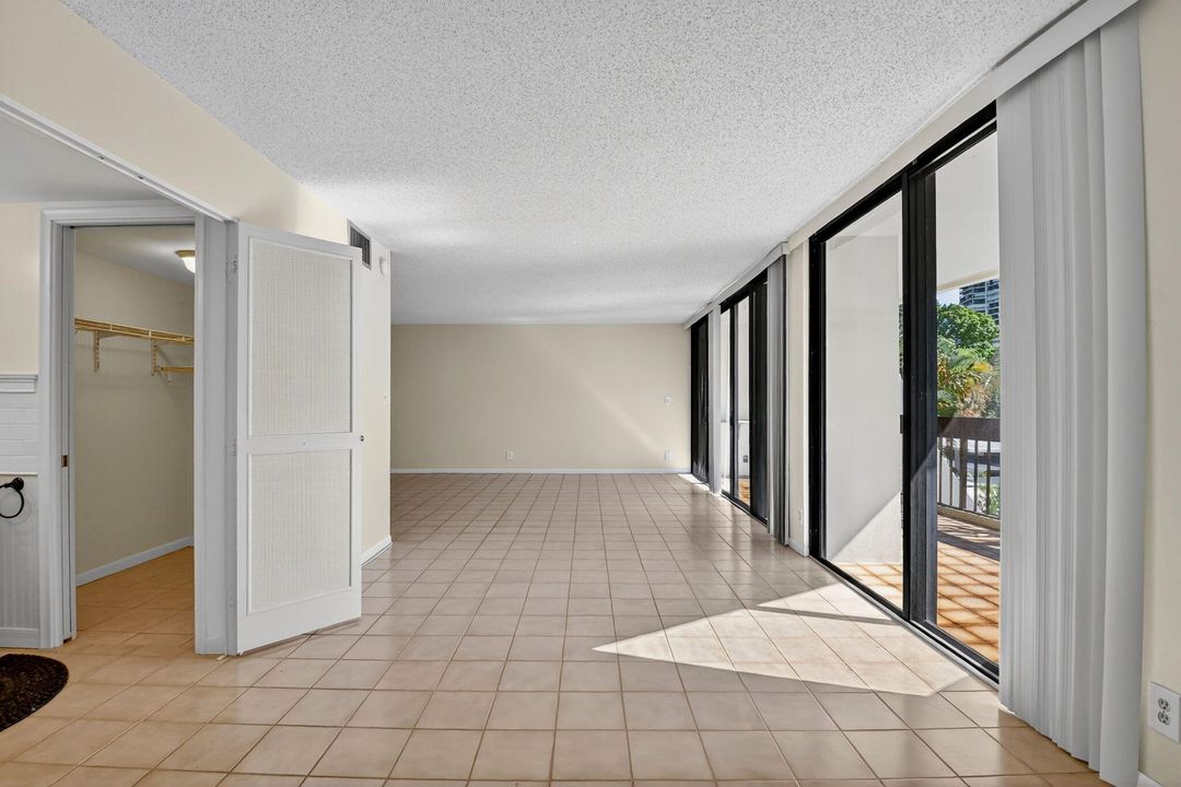 For Sale: $199,000 (2 beds, 2 baths, 1206 Square Feet)