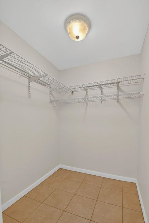 For Sale: $199,000 (2 beds, 2 baths, 1206 Square Feet)