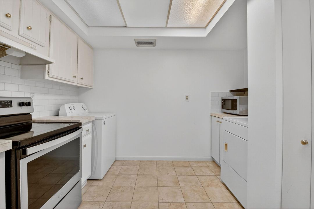 For Sale: $199,000 (2 beds, 2 baths, 1206 Square Feet)