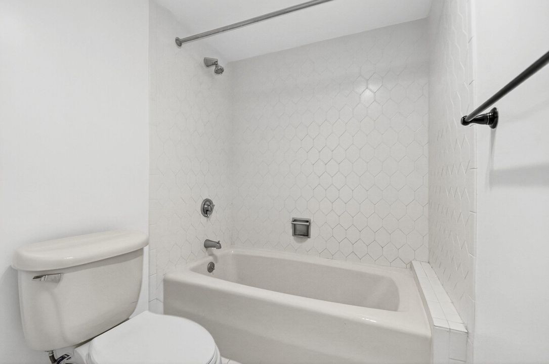 For Sale: $199,000 (2 beds, 2 baths, 1206 Square Feet)