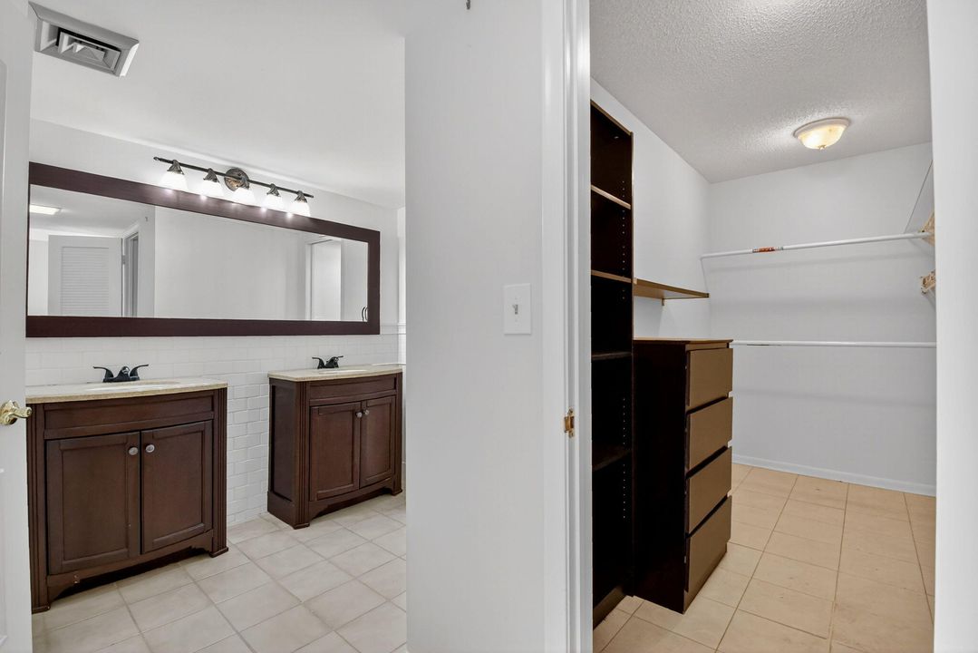 For Sale: $199,000 (2 beds, 2 baths, 1206 Square Feet)