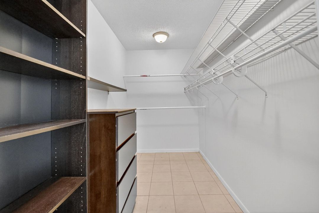 For Sale: $199,000 (2 beds, 2 baths, 1206 Square Feet)